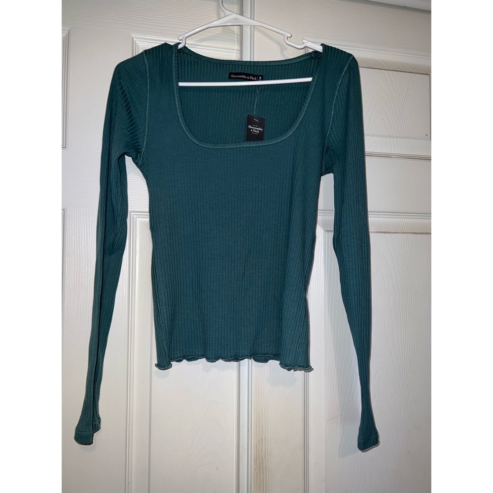 Abercrombie & Fitch Dark Green Scoop Neck, Cropped Long Sleeve Tee Top.